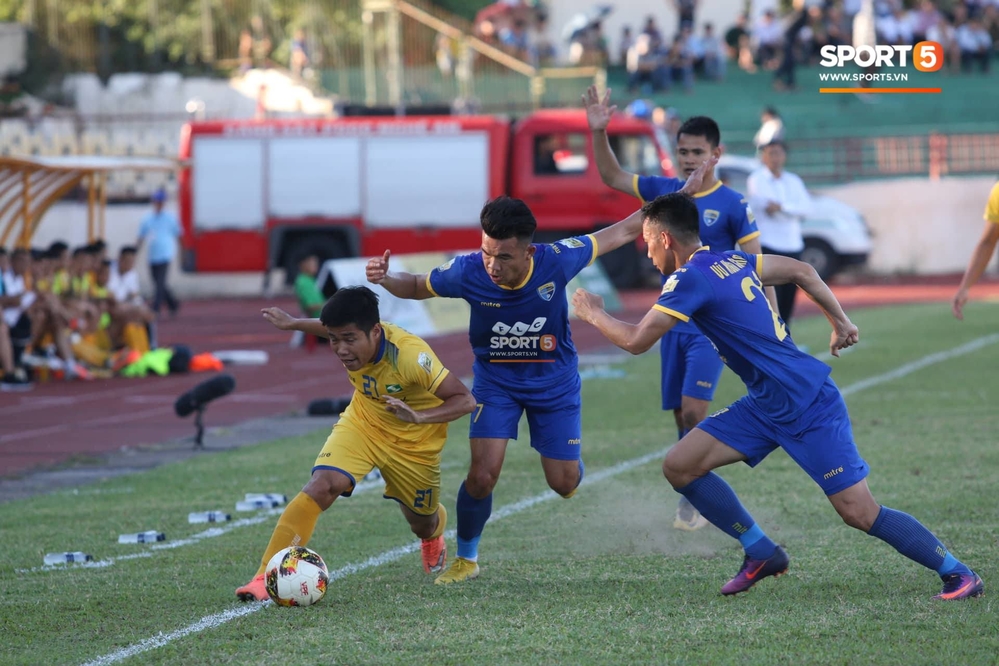 
SLNA tỏ ra bế tắc trước FLC Thanh Hoá ở trận bán kết lượt về cúp Quốc gia 2018.