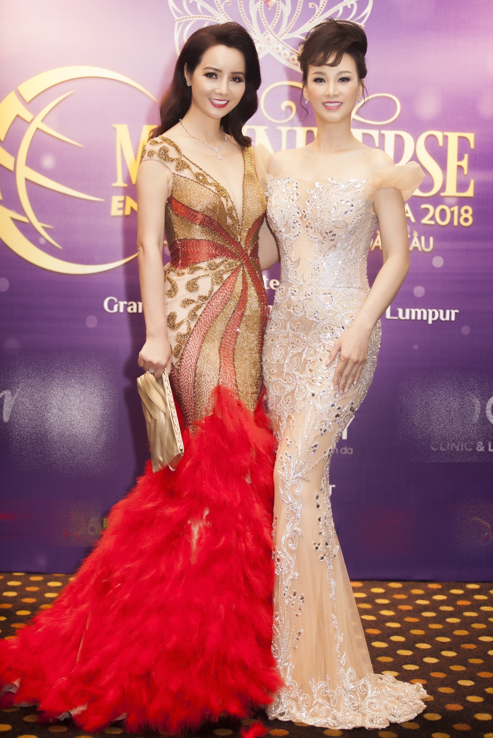 Hoa hậu Paris Vũ diện váy đính ngàn viên pha lê đi chấm thi ở Malaysia
