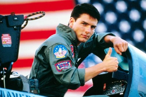 
Tom Cruise trở thành chàng phi công mạnh mẽ