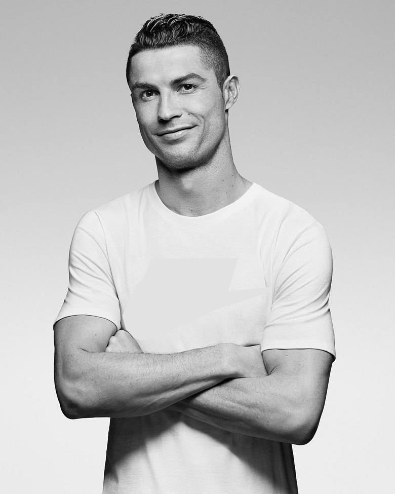 10 ngôi sao kiếm tiền khủng nhất nhờ chăm chỉ... đăng ảnh tự sướng, Ronaldo vẫn thua 2 người này