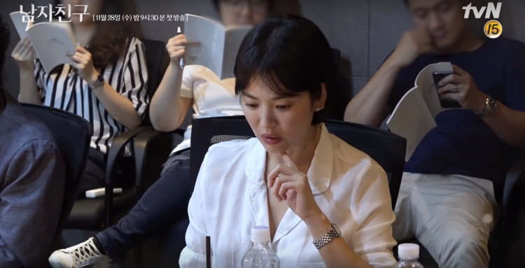 Park Bo Gum trở thành cậu trai bẽn lẽn trước mặt Song Hye Kyo trong video đọc kịch bản Encounter