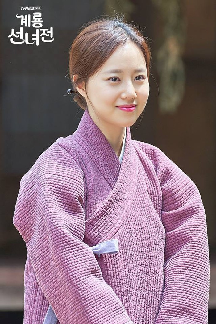 Tale of Gyeryong Fairy: Nàng tiên xinh đẹp Moon Chae Won chờ chồng... 699 năm chỉ để lấy bộ quần áo!