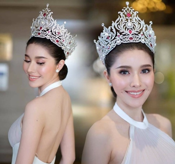 
Đứng vị trí số một trên bảng xếp hạng là đại diện Thái Lan Keeratiga Jaruratjamon. Sở hữu vẻ đẹp rạng rỡ, duyên dáng, người đẹp 23 tuổi dự đoán là ứng cử viên "nặng kí" đầu tiên sẽ đoạt vương miện Hoa hậu Quốc tế 2018. 