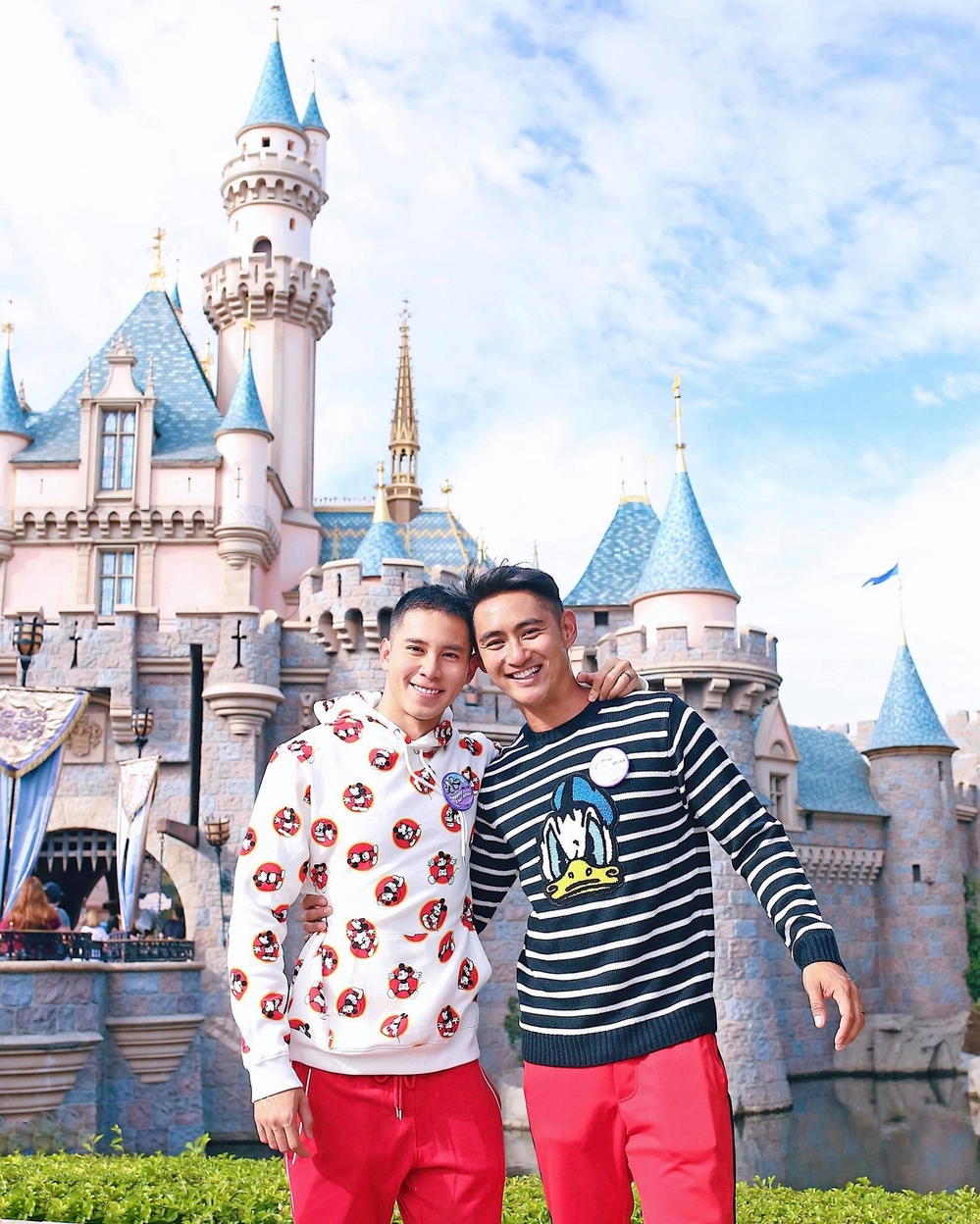 
Nhân kỷ niệm 1 năm ngày cưới, Hồ Vĩnh Khoa cùng người bạn đời của mình đã quyết định tới công viên Disneyland, Mỹ để ghi lại những giây phút bình dị, tận hưởng khoảng thời gian ý nghĩa, hạnh phúc nhất. - Tin sao Viet - Tin tuc sao Viet - Scandal sao Viet - Tin tuc cua Sao - Tin cua Sao