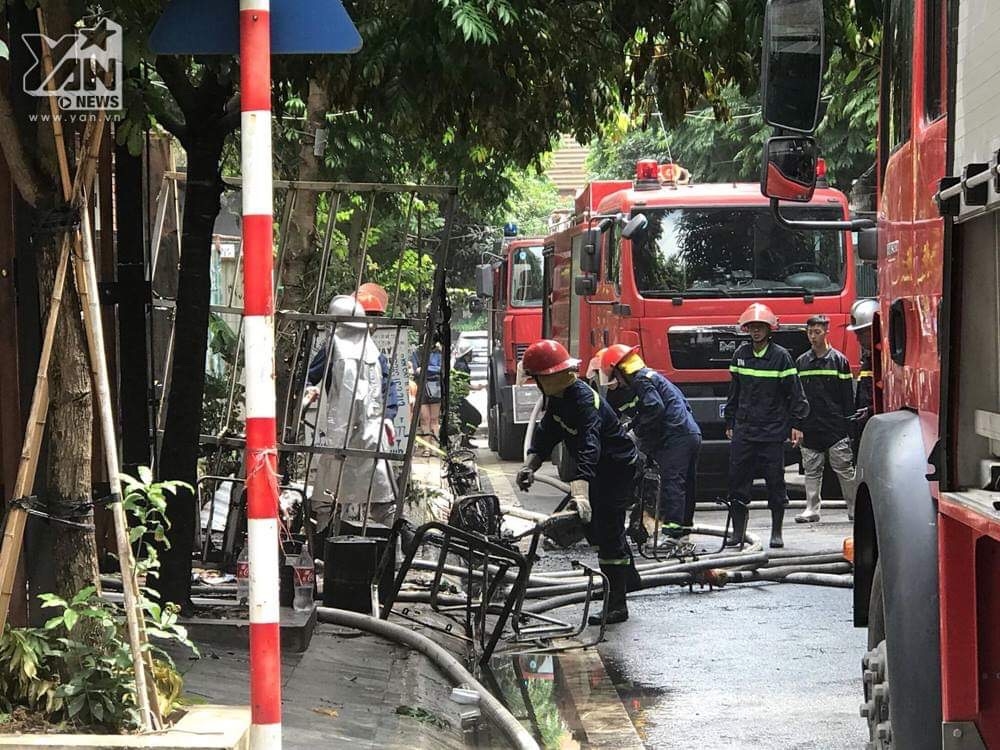 Hà Nội: 1 người tử vong, nhiều người kịp thoát thân trong đám cháy lớn tại xưởng sản xuất ghế sofa