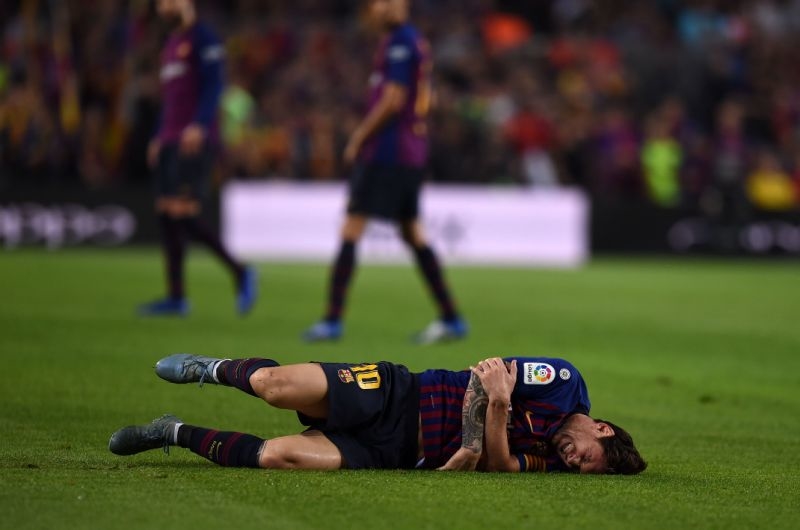 
Messi phải vắng mặt 3 tuần vì chấn thương tay.