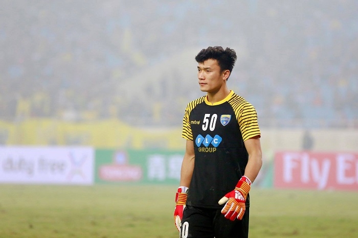 
Phong độ của Bùi Tiến Dũng tại V-League năm nay là không thật sự ấn tượng bởi anh ít được thuyền trưởng Nguyễn Đức Thắng trao cơ hội.
