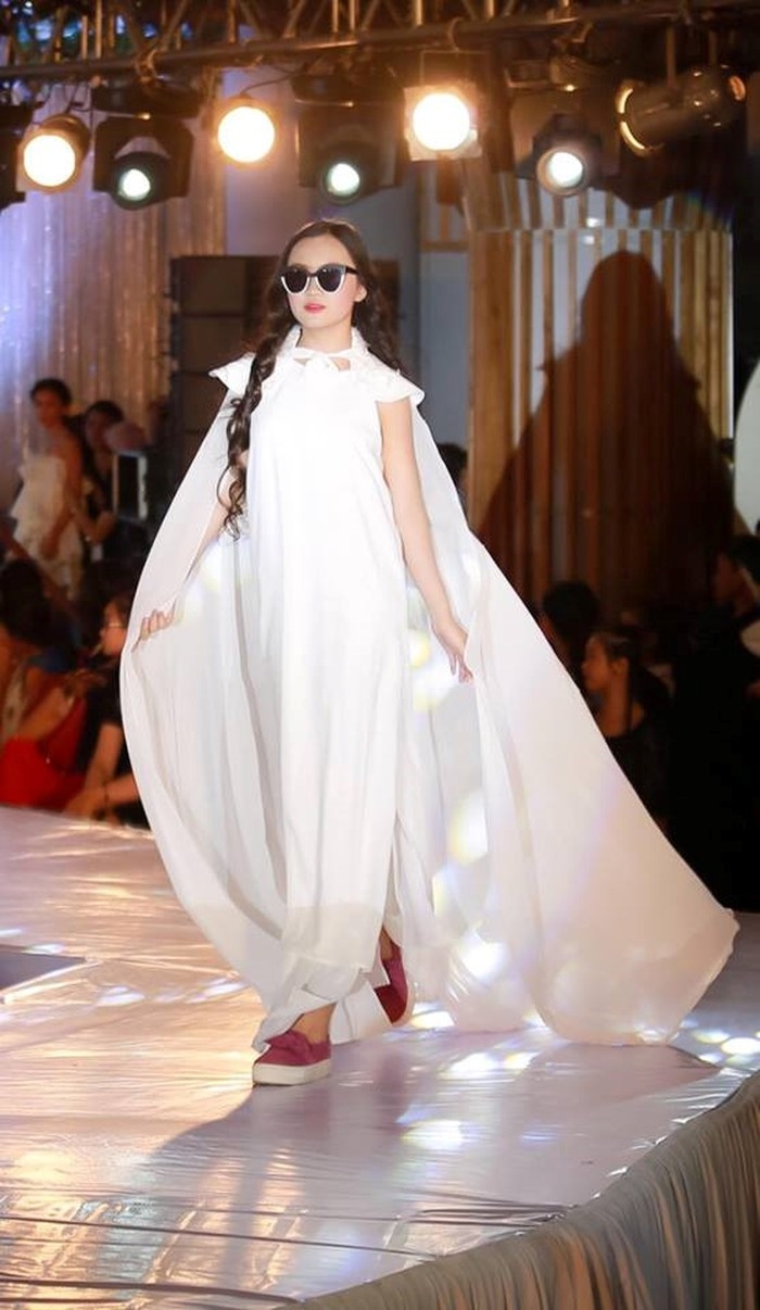 
Hoa hậu Việt Nam 2010 Ngọc Hân nhận làm con nuôi, ươm mầm năng khiếu thiết kế thời trang cho Bảo Hân - Ảnh: FBNV