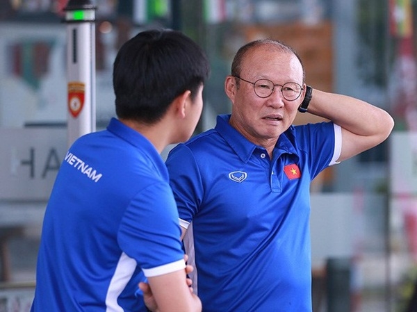 
HLV Park Hang-seo tỏ ra đau đầu trong việc chốt danh sách dự AFF Cup 2018 của ĐT Việt Nam.
