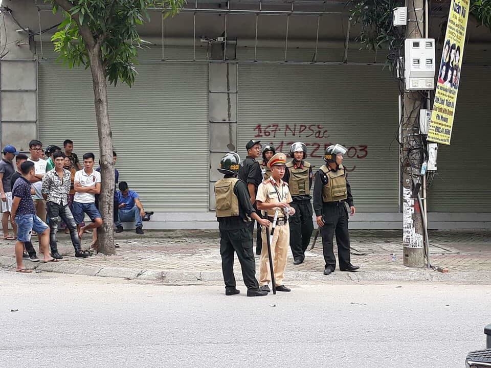 Nghệ An: Gần 100 cảnh sát cùng lính bắn tỉa bao vây đối tượng nghi có 