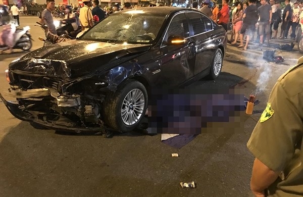
Mới đây nhất, một người phụ nữ lái xe trong trạng thái say xỉn đã gây ra vụ tai nạn tại TP.HCM, khiến 1 người tử vong và nhiều người khác bị thương 
