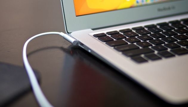 Mẹo Mua Sắm: Mẹo xài laptop, macbook an toàn không lo chai pin