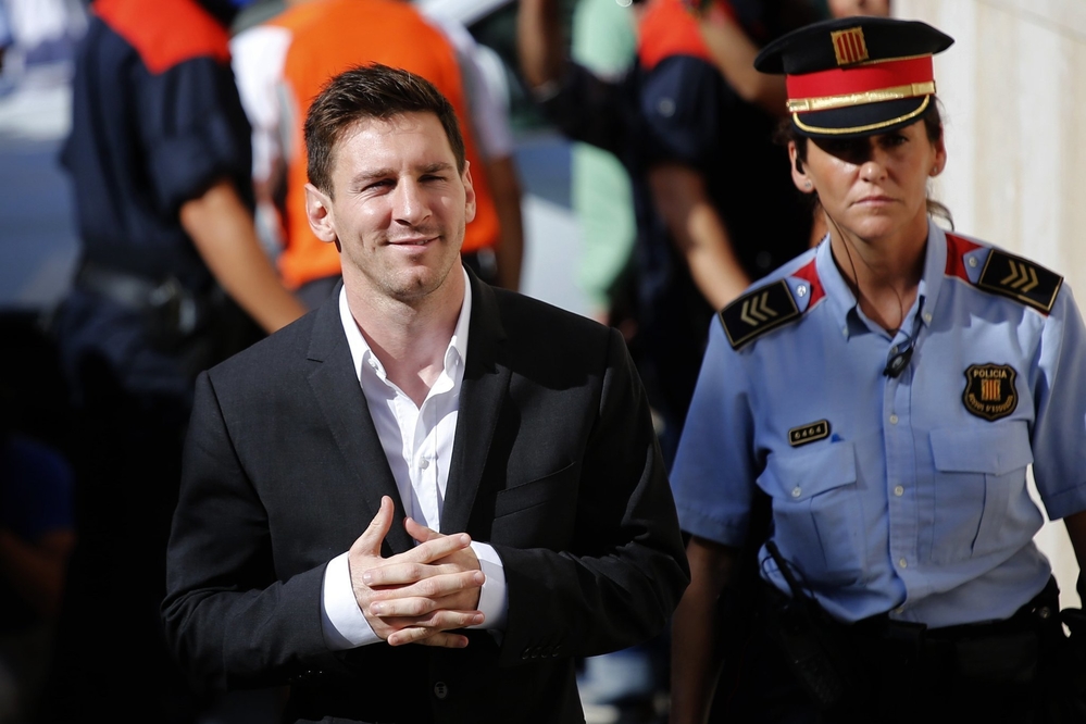 
Sau lùm xùm trốn thuế, Messi lại dính vào một phiên toà liên quan đến vấn đề gian lận tài chính.