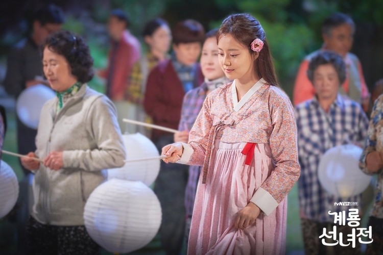 Moon Chae Won tiên khí ngút ngàn trong họp báo, Tale of Gyeryong Fairy sẽ sánh ngang Thư Ký Kim?