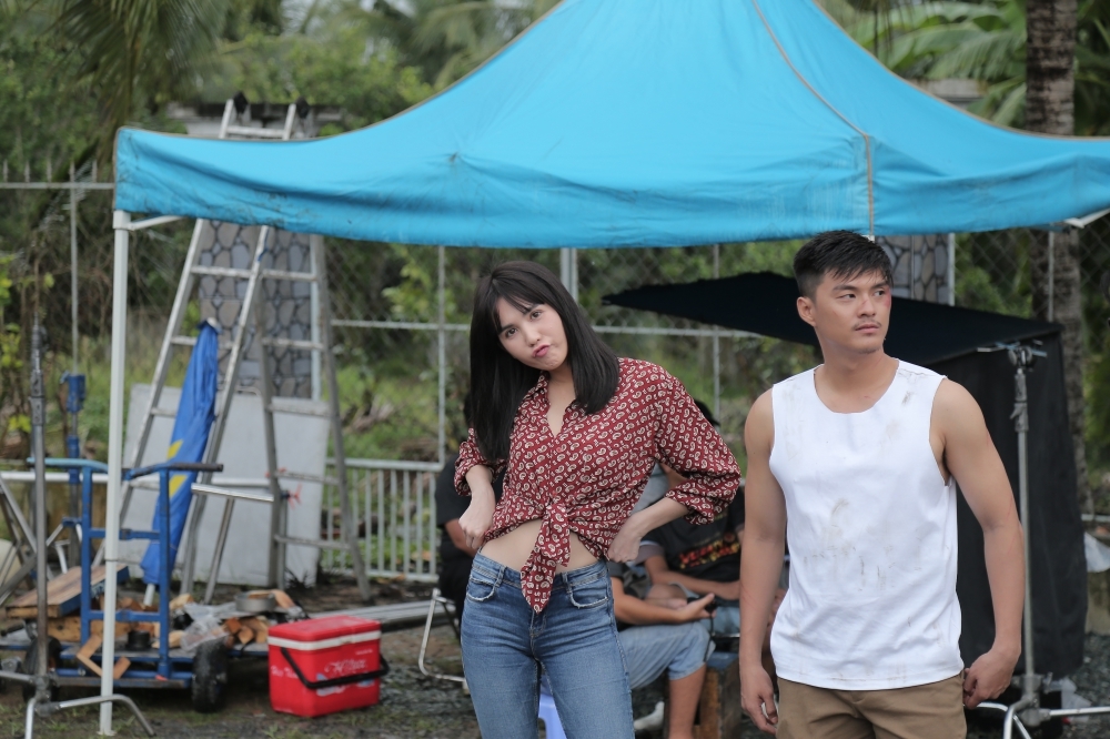 Từng bị chê về diễn xuất, Ngọc Trinh vẫn được mời đóng vai chính phim Tết 2019