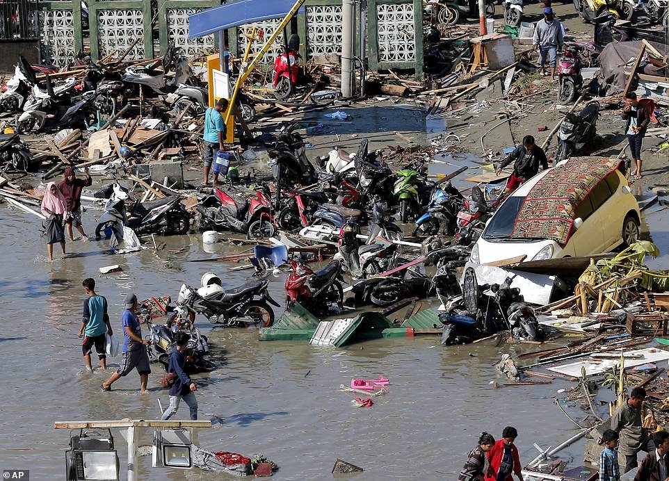 
Tính tới nay đã có ít nhất 1.203 người thiệt mạng do thảm họa kép tàn phá Indonesia