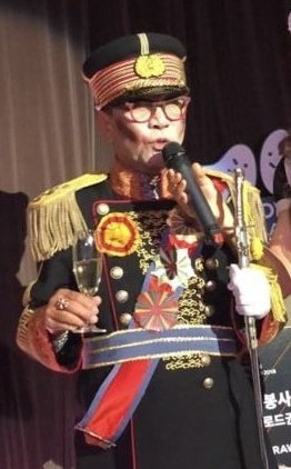 
Chủ tịch Lee So Man cũng quên có mặt tại lễ hội này với trang phục Hoàng gia.