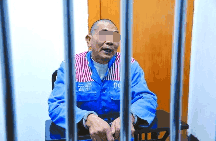 
Tại đồn cảnh sát, ông Lao Wang đã thành khẩn thú nhận tội lỗi của mình, đồng thừa xin giảm nhẹ mức án phạt để có thể quay về đi làm chu cấp cho đứa bé - Ảnh: Sohu