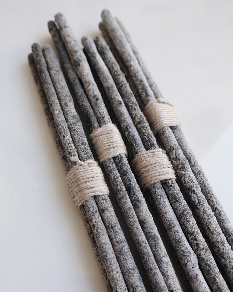 
Meraki Nomad Copal Incense Bundle có giá 8 USD, gần 190,000 VNĐ cho 4 cây nhang.
