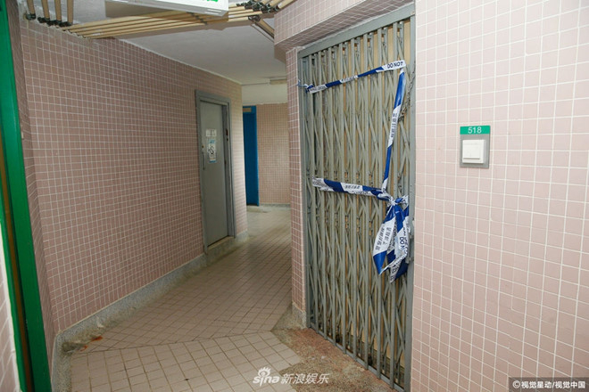 
Cửa nhà Lam Khiết Anh bị cảnh sát niêm phong