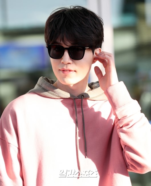 Lee Dong Wook da trắng môi hồng, được khen 