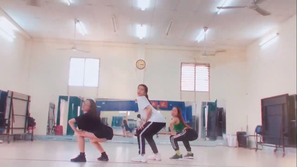 Làm MV parody còn chưa thỏa mãn, BB Trần lại tung bản dance cover 