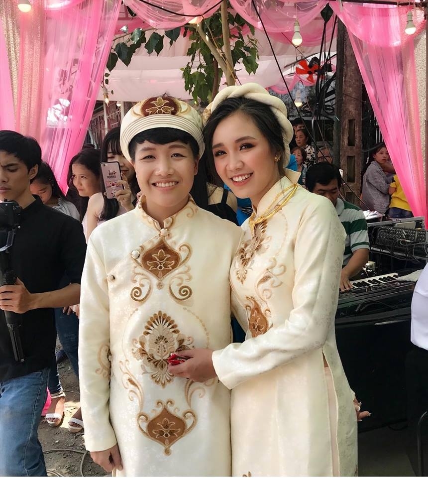 Thí sinh cuộc thi Phi Nhung, Mạnh Quỳnh làm giám khảo công khai kết hôn đồng giới trên truyền hình