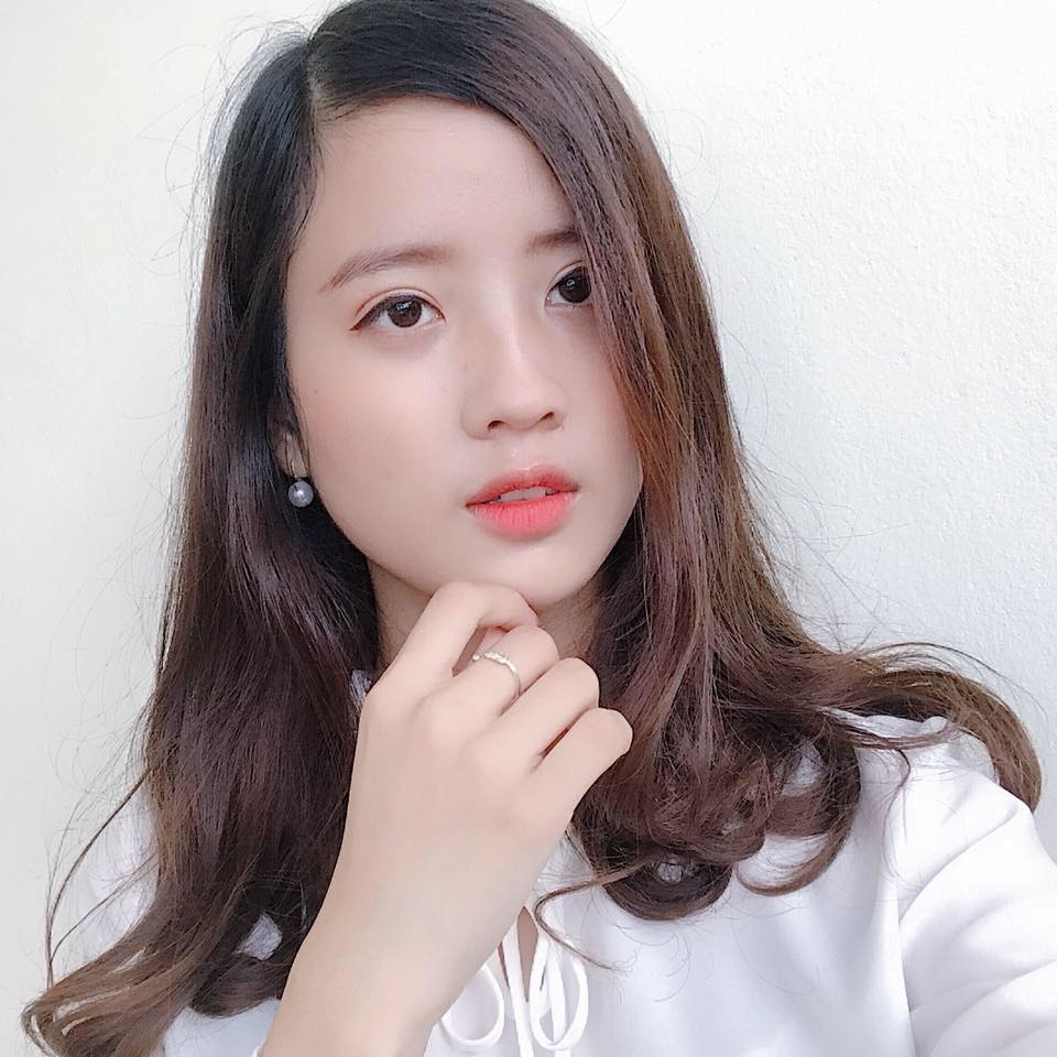 HOT: Tìm ra info 2 cô nàng CĐV xinh đẹp hot nhất trận Việt Nam - Malaysia khiến CĐM mê mẩn