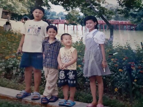 
Thu Trang (ngoài cùng bên phải) mất tích khi mới 9 tuổi​