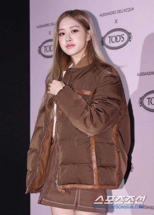 Dự sự kiện, Rosé (BLACKPINK) khiến netizen tiếc nuối vì quá xinh đẹp mà vẫn bị YG bỏ quên