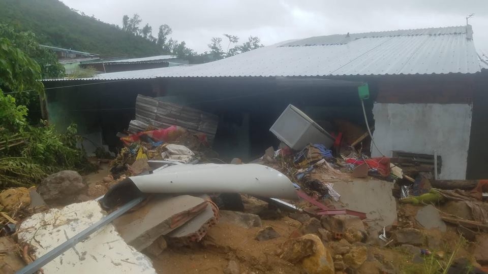 Nha Trang: Ảnh hưởng của bão số 8, 5 người chết và bị thương do sạt lở, sập nhà