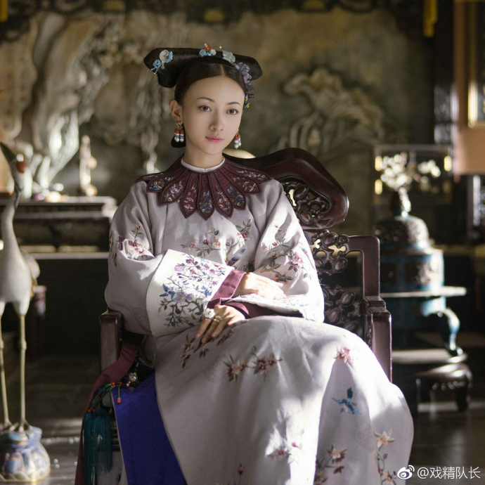 
Ngô Cẩn Ngôn dù không được lòng công chúng bằng Tần Lam, song danh tiếng của cô đã tốt hơn trước rất nhiều.
