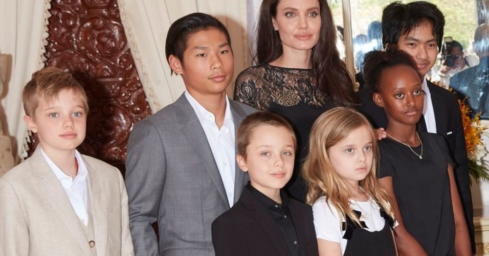Hậu ly hôn: Angelina Jolie bị sốc hoàn toàn khi 6 đứa con đều khao khát được sống với bố Brad Pitt
