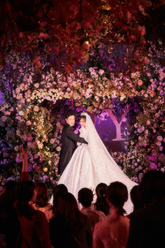 Loạt ảnh cực hiếm trong đám cưới Đường Yên - La Tấn chính thức được hé lộ