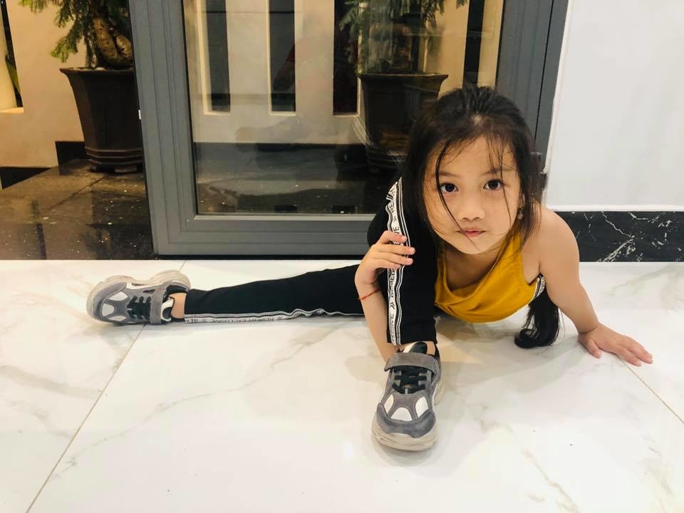 Chỉ mới 5 tuổi, con gái nhà Ốc Thanh Vân đã dẻo dai đến mức này - Tin sao Viet - Tin tuc sao Viet - Scandal sao Viet - Tin tuc cua Sao - Tin cua Sao