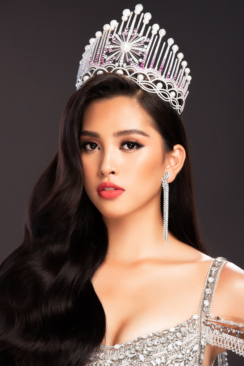 Lộ diện trang phục dạ hội của Hoa hậu Trần Tiểu Vy ở Miss World 2018