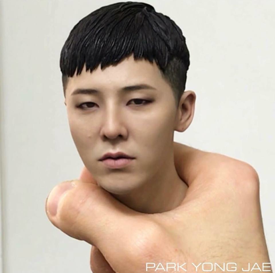 
Búp bê G-Dragon được đánh giá là rất giống người thật, ngay đến nốt mụn nhỏ tí trên mặt cũng được bỏ vào.