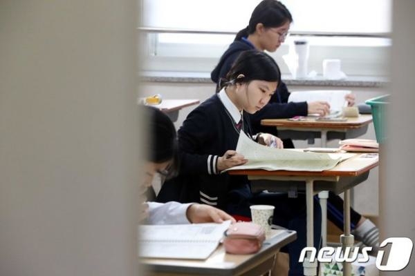 Phát hiện nữ sinh Hàn Quốc chết trong nhà vệ sinh sau khi thi xong môn Ngữ văn trong kỳ thi Đại học