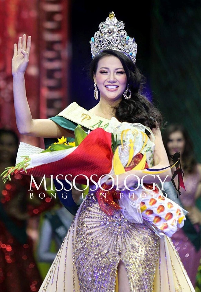 
Khoảnh khắc đăng quang đáng nhớ của ​tân Hoa hậu Trái đất 2018 - Nguyễn Phương Khánh.
