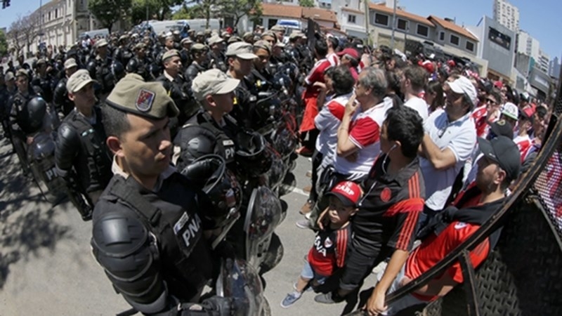 
LĐBĐ Nam Mỹ dự kiến đưa trận đấu ra ngoài lãnh thổ Argentina vì lo sợ bạo động.