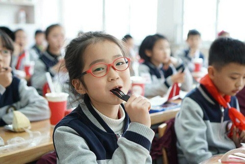 
Cô bé lớp 5 có những suy nghĩ khiến người trưởng thành cũng phải ngẫm ngợi - Ảnh: Sohu News
