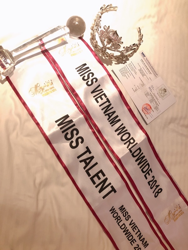 
Ngoài chiến thắng danh hiệu cao nhất với giải thưởng lên đến 1,5 tỷ đồng, Thiên Hương còn được trao giải phụ Người đẹp tài năng. 