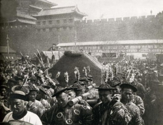 
Hàng nghìn người đã được huy động cho tang lễ của vị Thái hậu nổi tiếng.