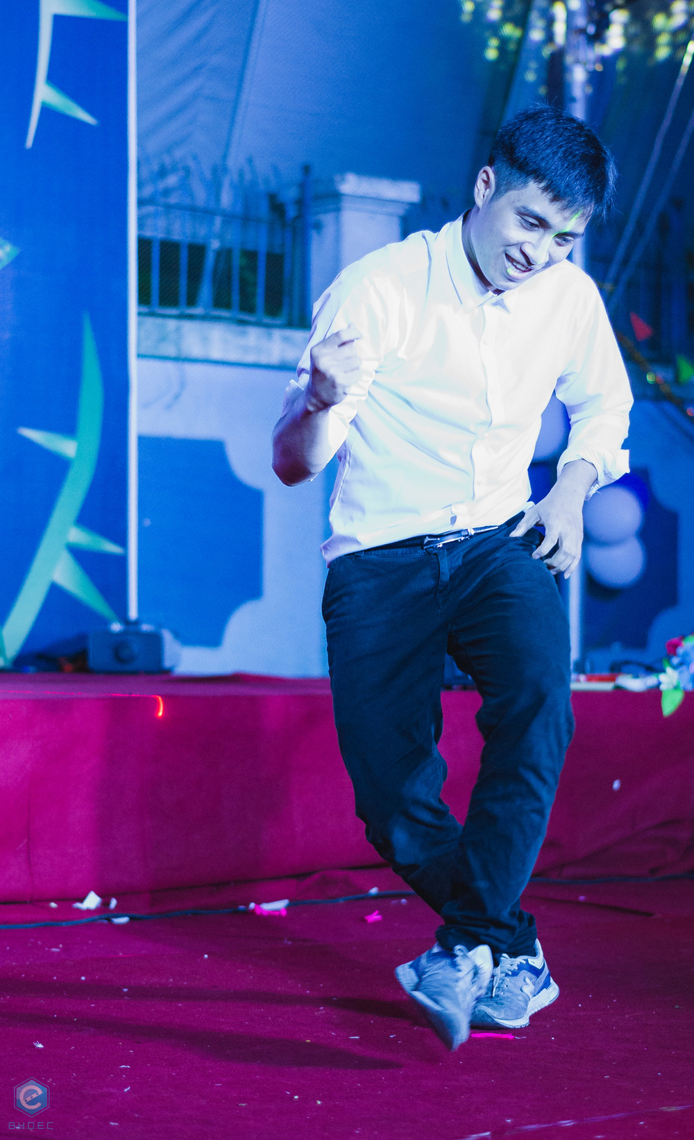 
Ngoài ra, không thể thiếu những bước nhảy điêu luyện urban choreography của anh Phan Khải nhóm EDC.