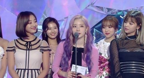 
TWICE thắng giải Best - Selling  Artist of the Year, Best Female Group,...