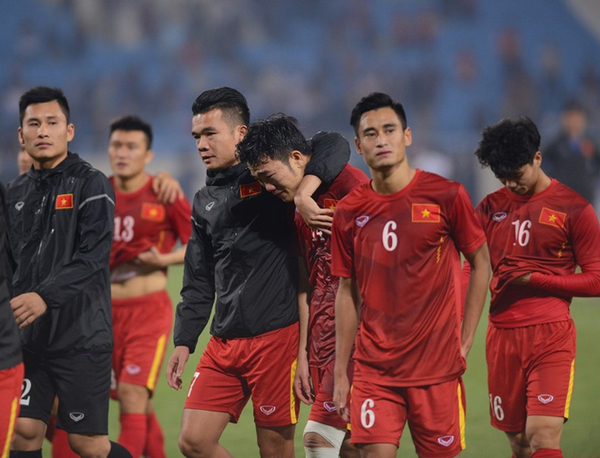
Đội tuyển Việt Nam bị loại đau đớn trên sân nhà AFF Cup 2016.