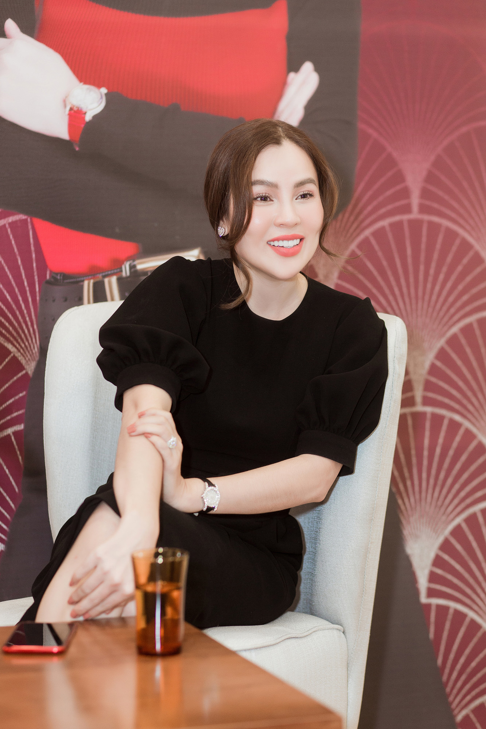 Hoa hậu Phương Lê lần đầu mở họp fan, khuyên fan đừng tin vào thuốc giảm cân