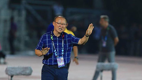 
Thầy Park tỏ ra không hài lòng với trận đấu giữa Việt Nam và Myanmar.