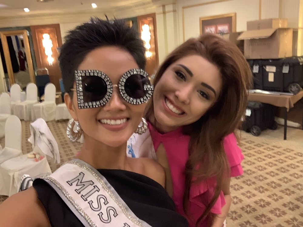 Hoa hậu H'Hen Niê đọ dáng cùng dàn thí sinh Miss Universe trong ngày đầu tại Thái Lan - Tin sao Viet - Tin tuc sao Viet - Scandal sao Viet - Tin tuc cua Sao - Tin cua Sao