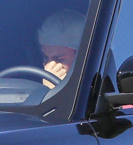 Justin Bieber mặt thất thần, khóc một mình trên xe hơi, rộ nghi án chia tay Hailey Baldwin?